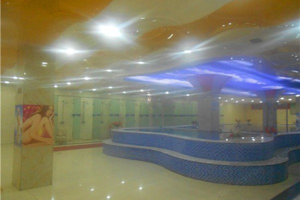 重庆街头按摩大叔，一技之长让人舒心又感动！